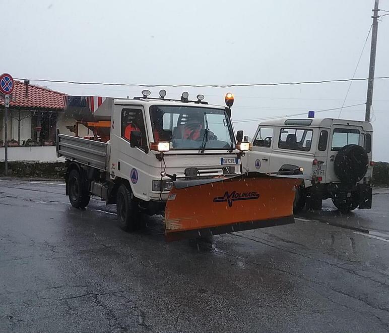 La neve salva la costa ma imbianca le colline Oggi allerta per il ghiaccio 