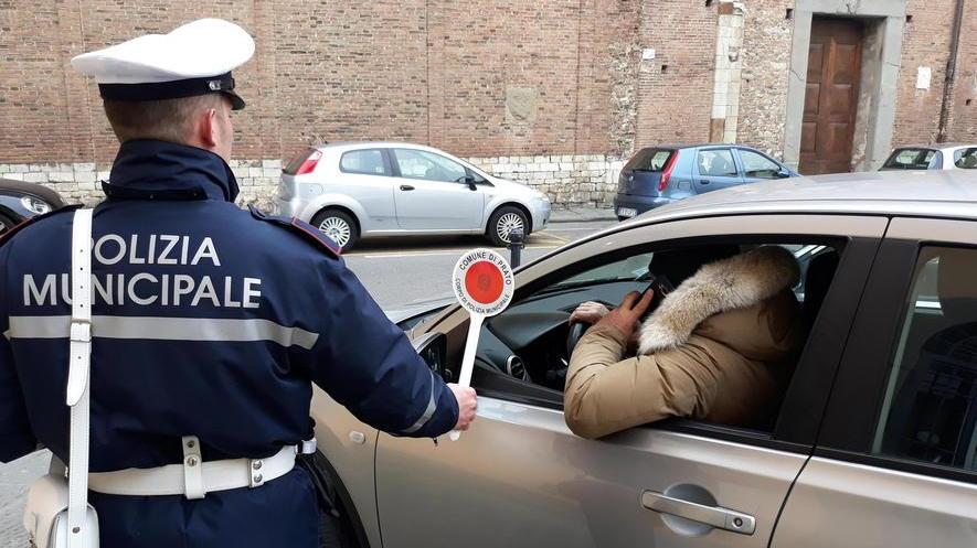 Targhe straniere vietate, la scappatoia si chiama noleggio a lungo termine