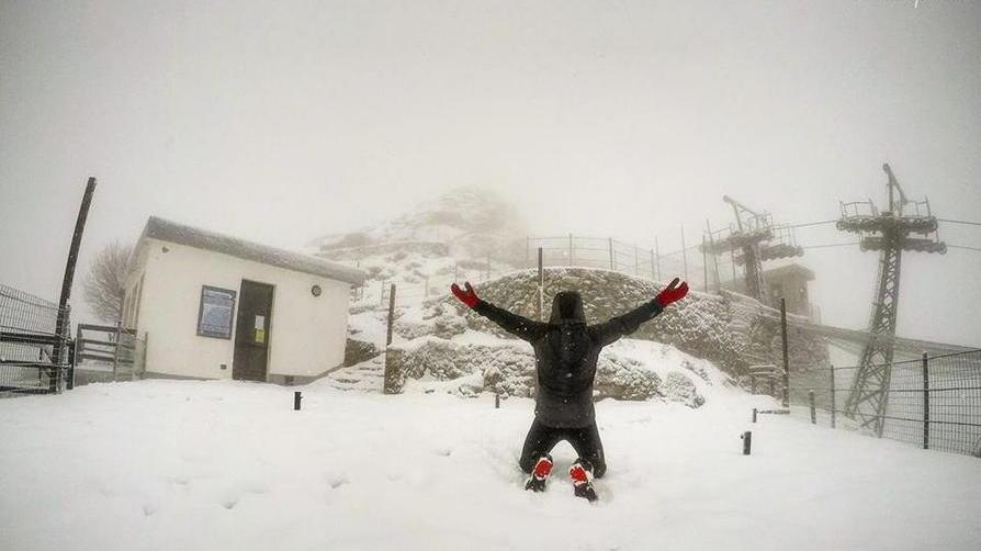 Fitta nevicata sulle pendici del monte Capanne