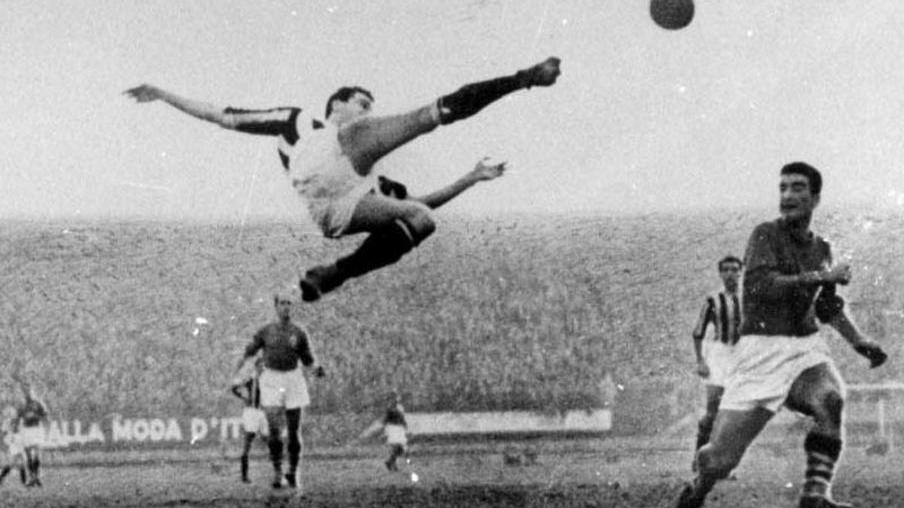 È morto l’ex calciatore Pandolfini immortalato accanto a Parola