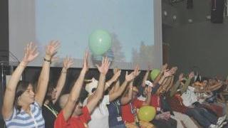 Animazione all’interno del Dynamo Camp A destra Serena Porcari al microfono