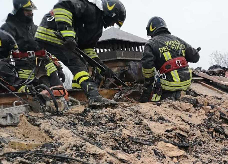 Incendio in una casa in salvo un 92enne