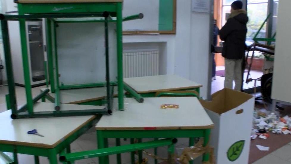 Com'era ridotto l'istituto Fascetti dopo il passaggio dei vandali