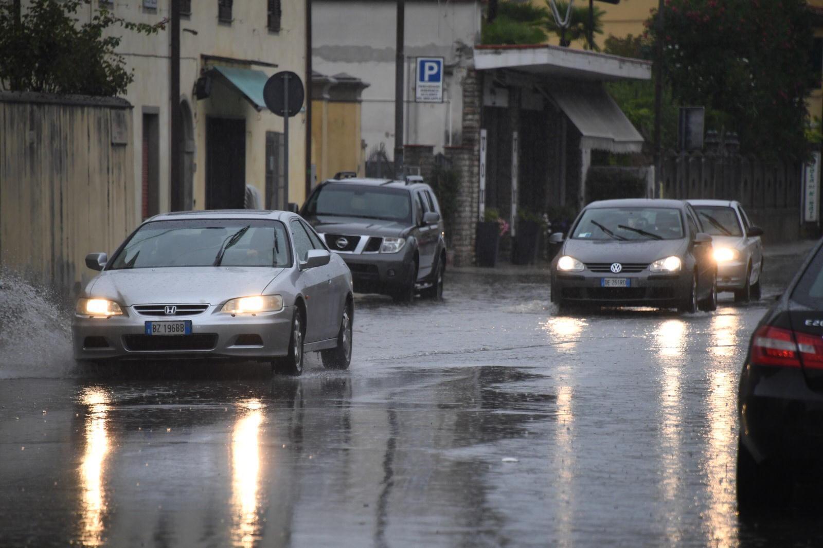 Allerta meteo arancione, scuole chiuse a Lucca