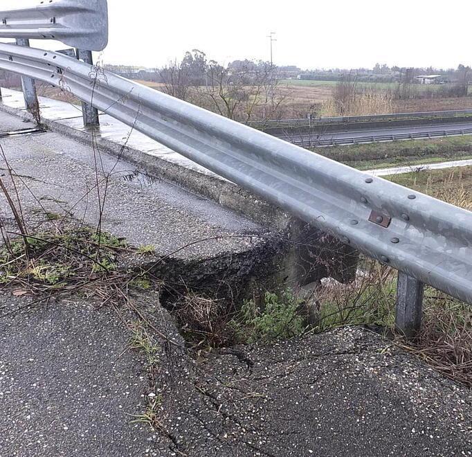 Chiuso cavalcavia per crepe «Nessun rischio per la Fi Pi Li» 
