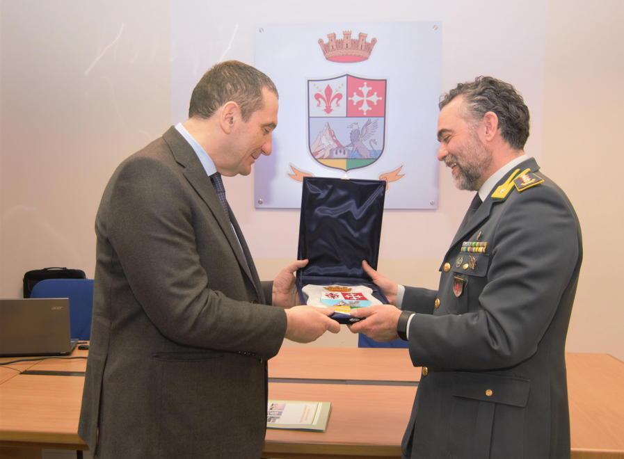 Il prefetto in visita al comando della Finanza