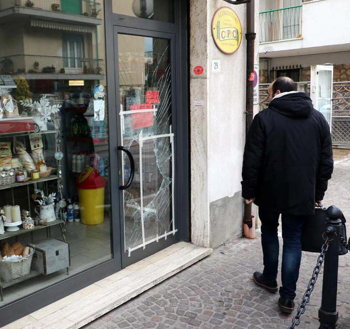 Sono in salotto davanti alla tvI ladri rubano nelle camere