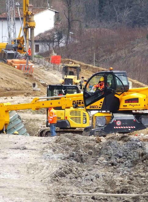 Circolazione dei treni sospesa servizio sostitutivo con bus