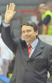 Maurizio Lasi saluta il pubblico al suo ritorno al Palafermi