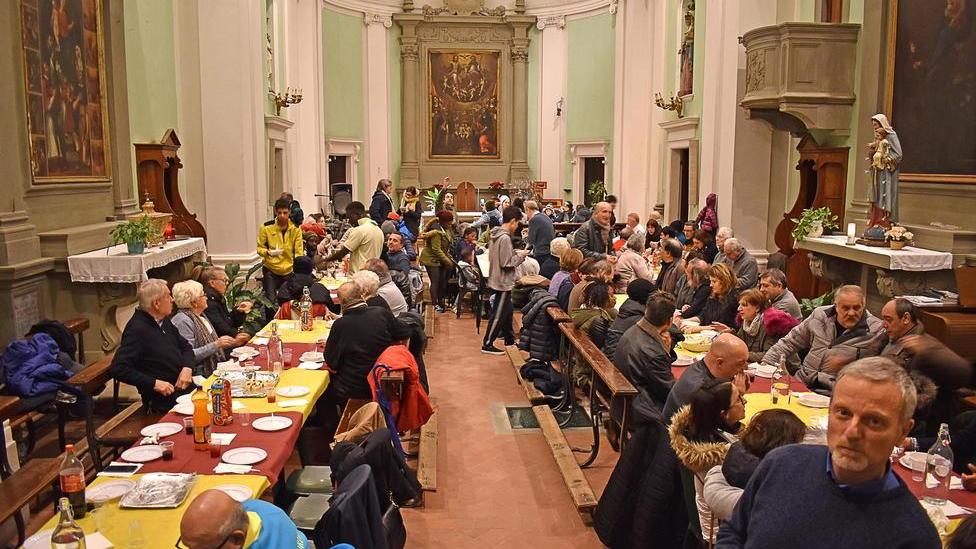 Quasi in 150 alla cena nella chiesa di Ramini