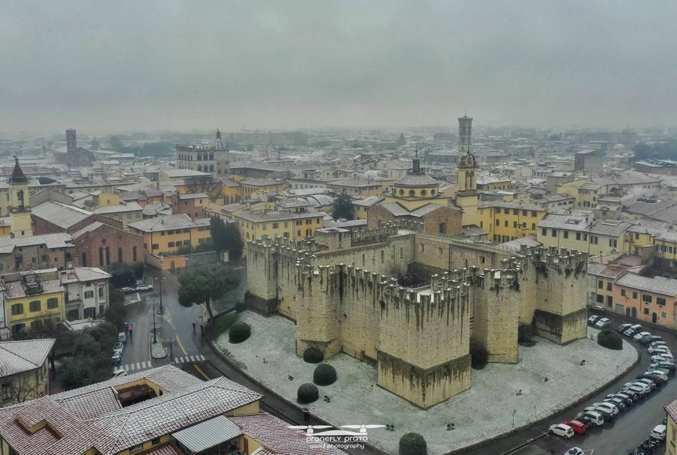 Prato imbiancata, che spettacolo il Castello