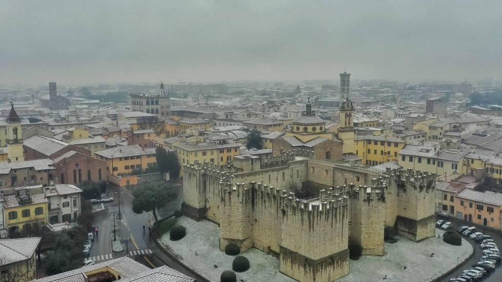 Prato imbiancata, che spettacolo il Castello
