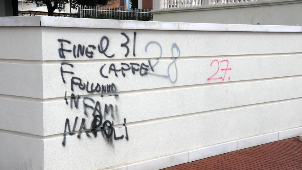 Nuove scritte sul muro dell’ex Florida dopo la ristrutturazione