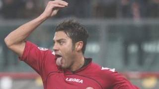<strong>IN BILICO.</strong> Ciccio Tavano è nel mirino viola. A destra: Fabio Caserta