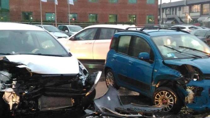 Incidente fra due auto Paura per una donna incinta