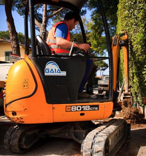 Lavori in corso per rinnovare la rete dell’acquedotto 
