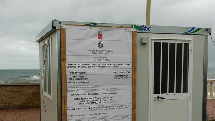 Erosione della costa, il cantiere allestito in piazza Gramsci