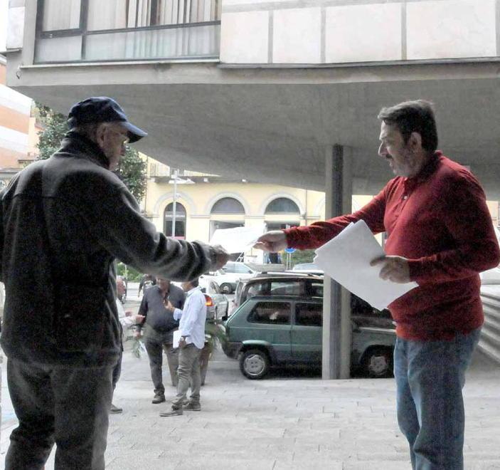 «Per la libertà di volantinare» stamani nelle vie del centro 