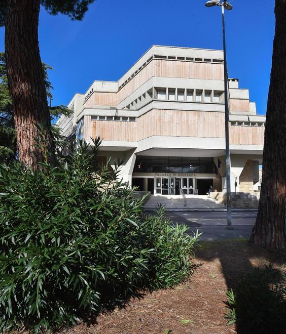 Centri di accoglienza: a 6 ex dipendenti riconosciuti 110mila euro di risarcimento 