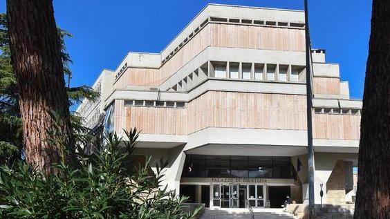Centri di accoglienza: a 6 ex dipendenti riconosciuti 110mila euro di risarcimento