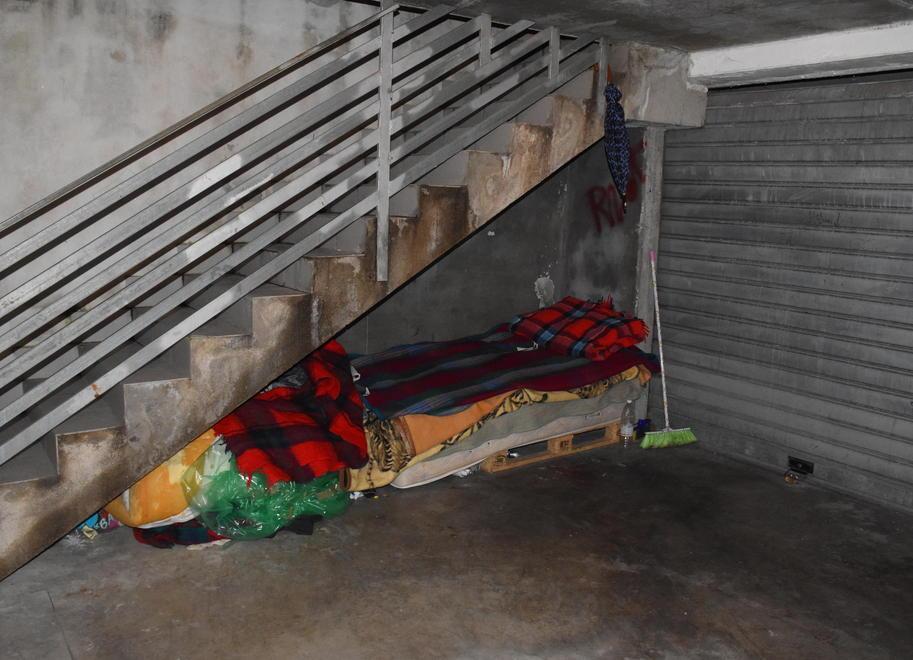 Prete ortodosso per l’ultimo saluto al clochard 