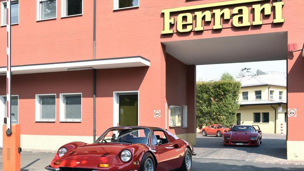 Borsa, cresce il titolo Ferrari E gli analisti rivedono le stime