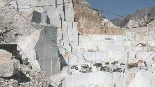 Ditte in agonia, cresce la rivolta