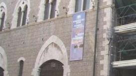 L’ingresso del Palazzo comunale; la fonte della tabella a fianco è il ministero della Funzione pubblica