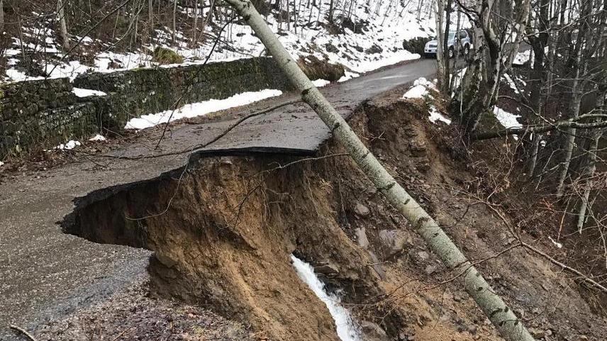 Appennino modenese, altri disastri: frane e strade chiuse