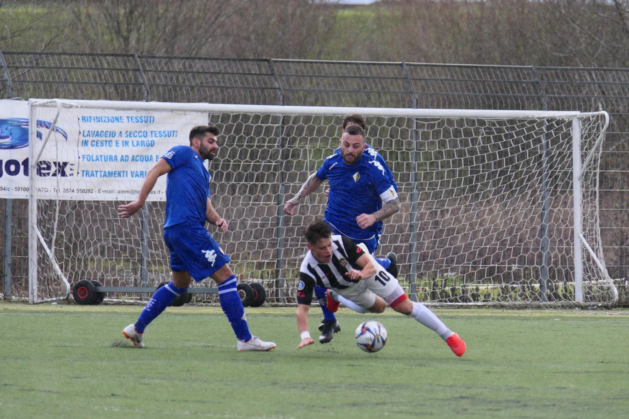 Un'azione di gioco della partita (foto Sproviero/Batavia)