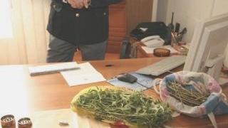 Parte della droga sequestrata dalla polizia