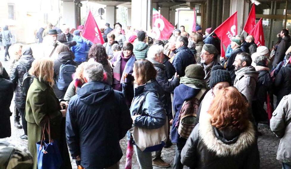 In 150 scendono in piazza per la “Massa che resiste” contro la guerra agli ultimi 