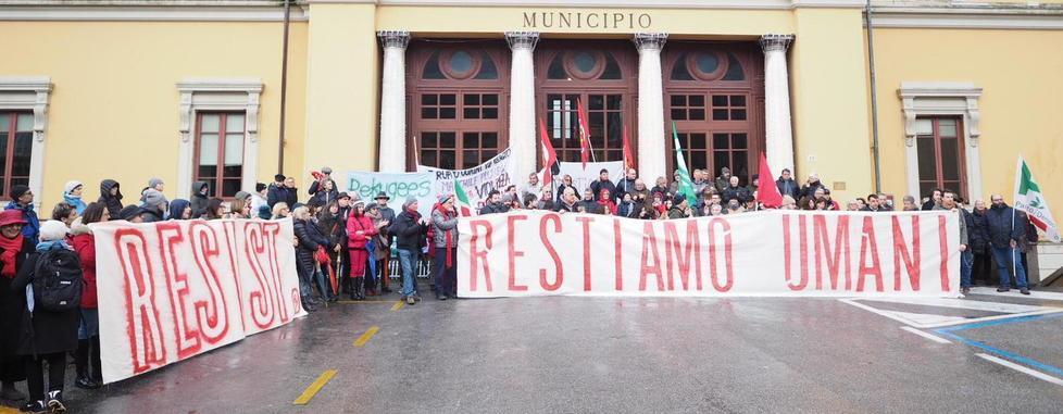 In trecento dicono no alla linea dura sui migranti