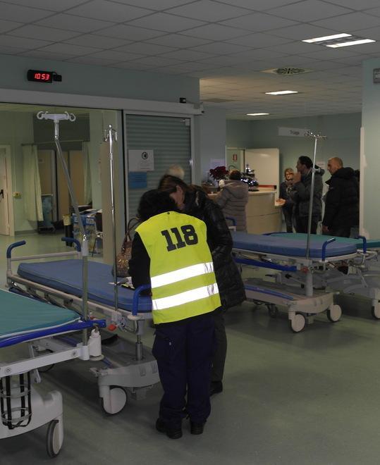 Ruba all’ospedale e disturba gli operatori