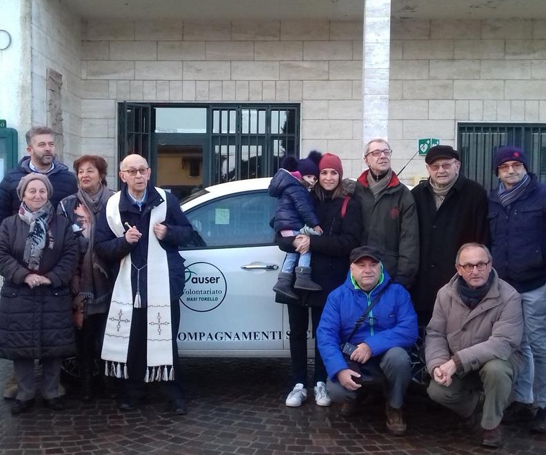 Un’auto con i risparmi sugli stipendi di giunta E l’Auser ringrazia 