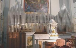 Un organo all’ interno di una chiesa