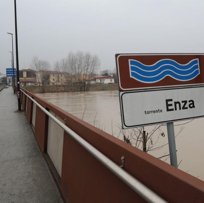 Enza a quasi 11 metri notte in bianco per i lentigionesi Il nuovo argine tiene 