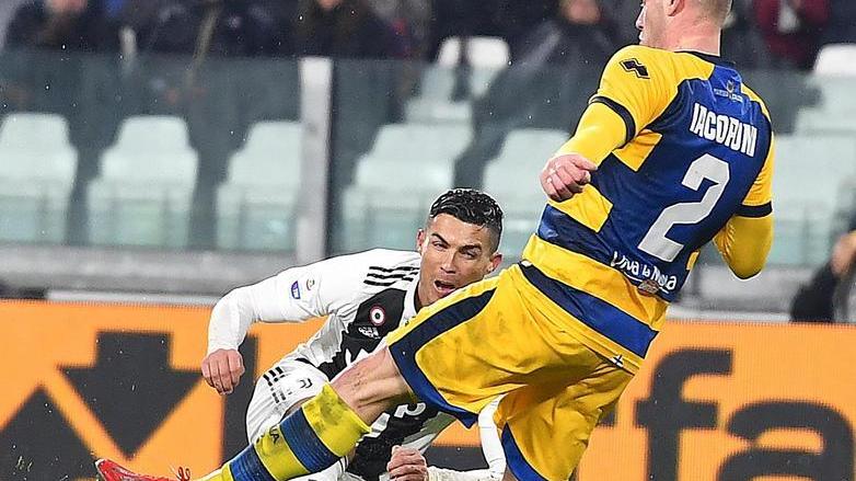 Juventus, ma cosa combini? Difesa ballerina e il Parma fa pari