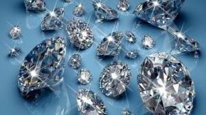 «Soldi persi con i diamanti»: denunciati banca e funzionario 