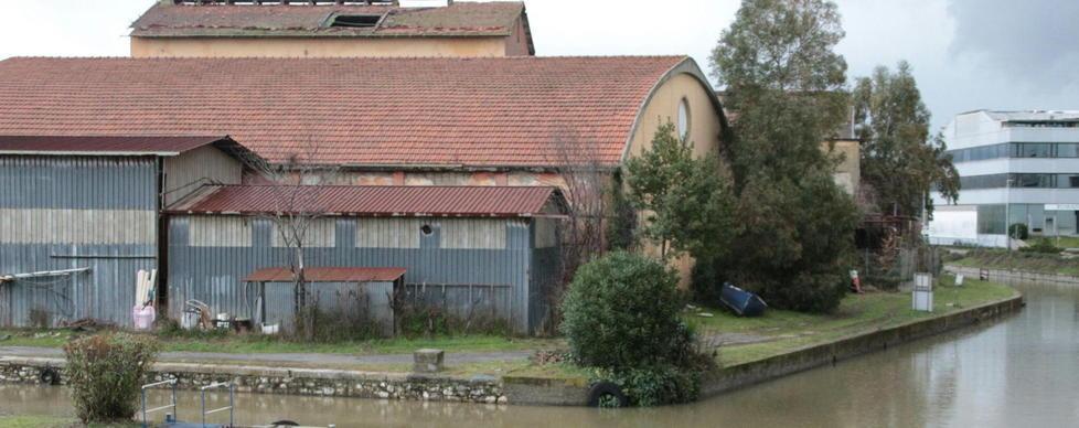 Negozi e ristorante lungo il Burlamacca Il progetto di Balducci