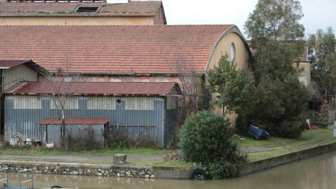 Negozi e ristorante lungo il Burlamacca Il progetto di Balducci