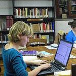 Orari ridotti in biblioteca Gli studenti la occupano