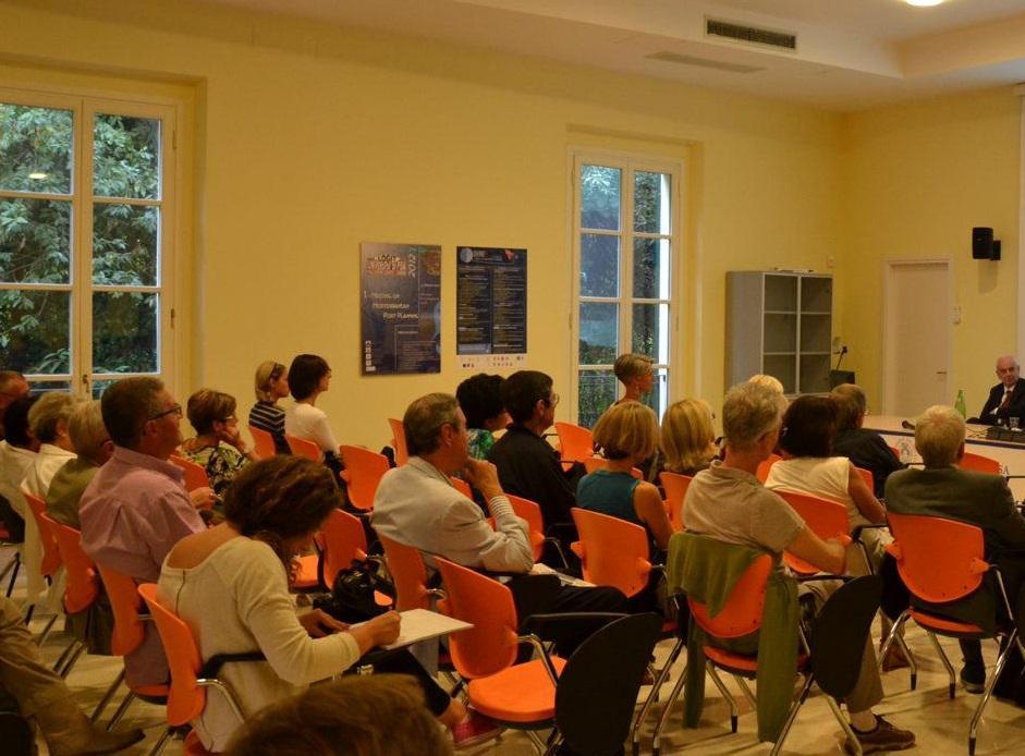 Ricercatori riuniti durante un evento 