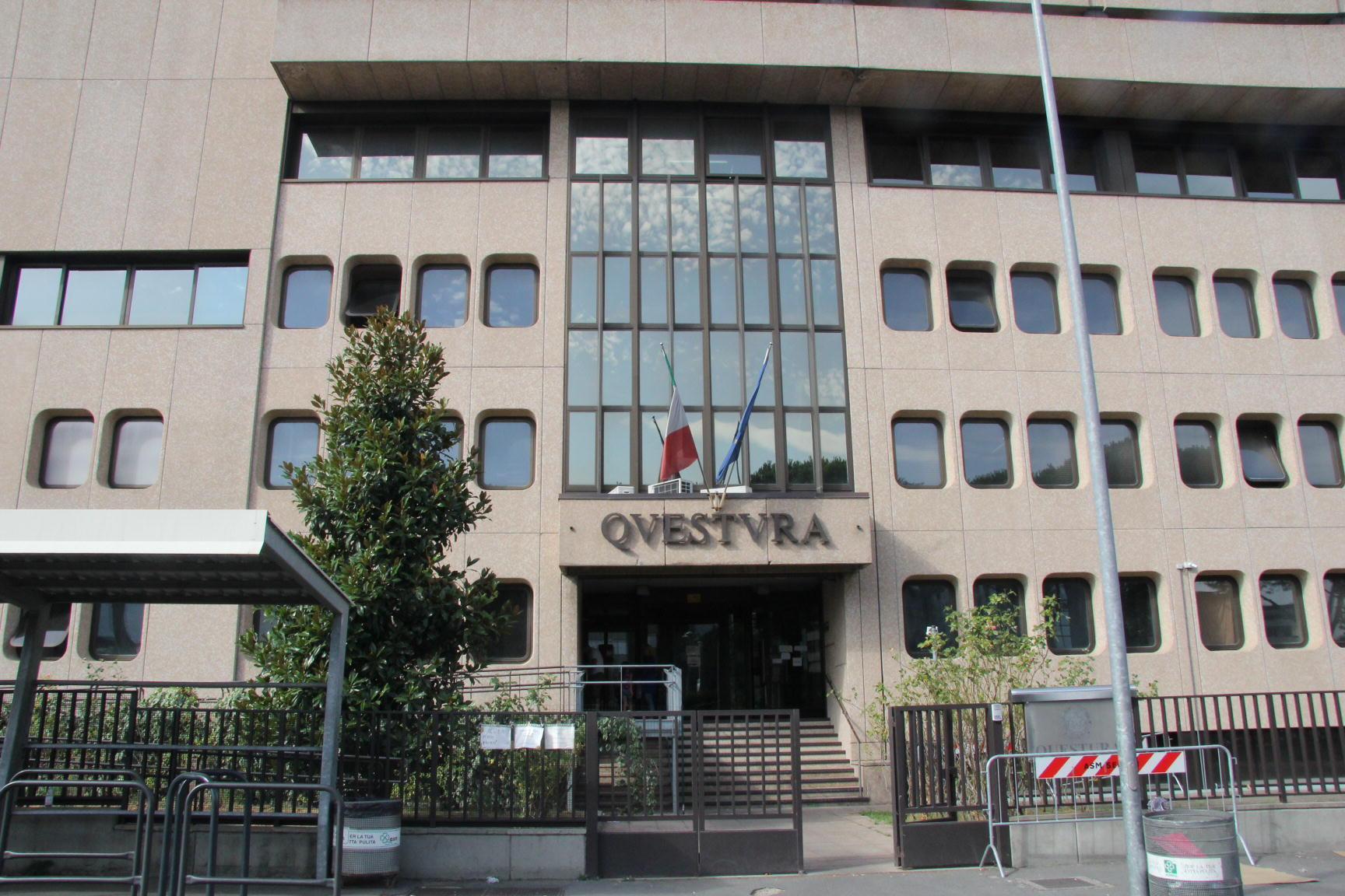 L'ingresso della Questura di Prato