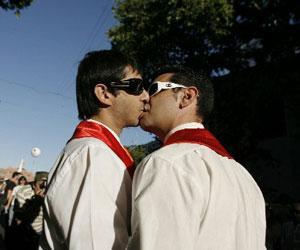 Il vescovo emerito di Pistoia:"L'omosessualità è disordine"