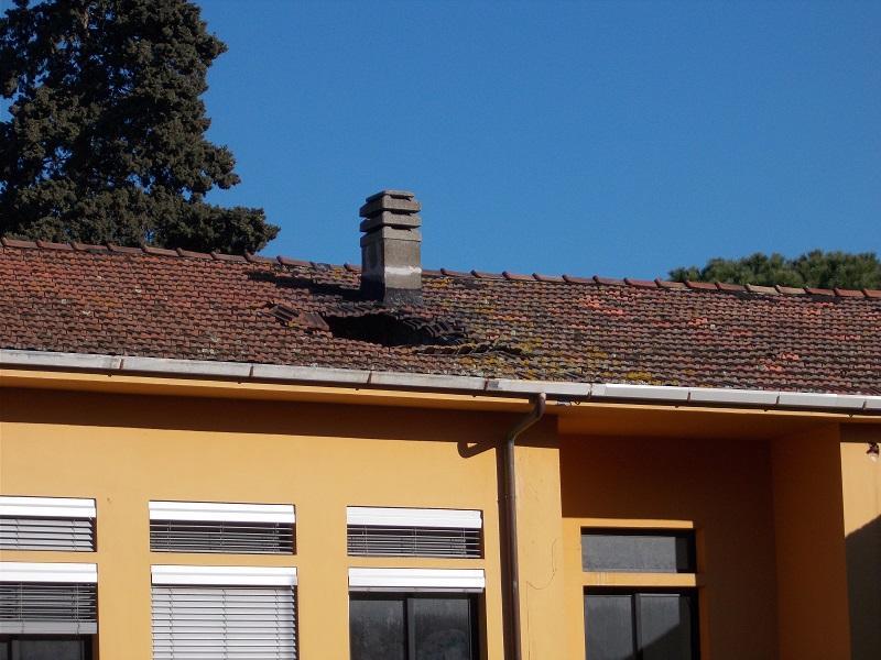 La parte del tetto crollata alle Cambini 