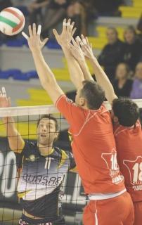 I biancorossi Baldaccini e Falaschi a muro
