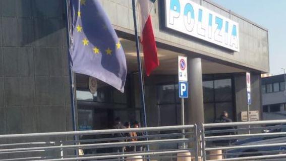 Lo accoltella per una sigaretta, arrestato in stazione a Sassuolo un 17enne
