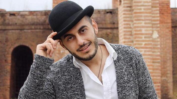 Matteo sul palco di Sanremo protagonista dell’altro... festival