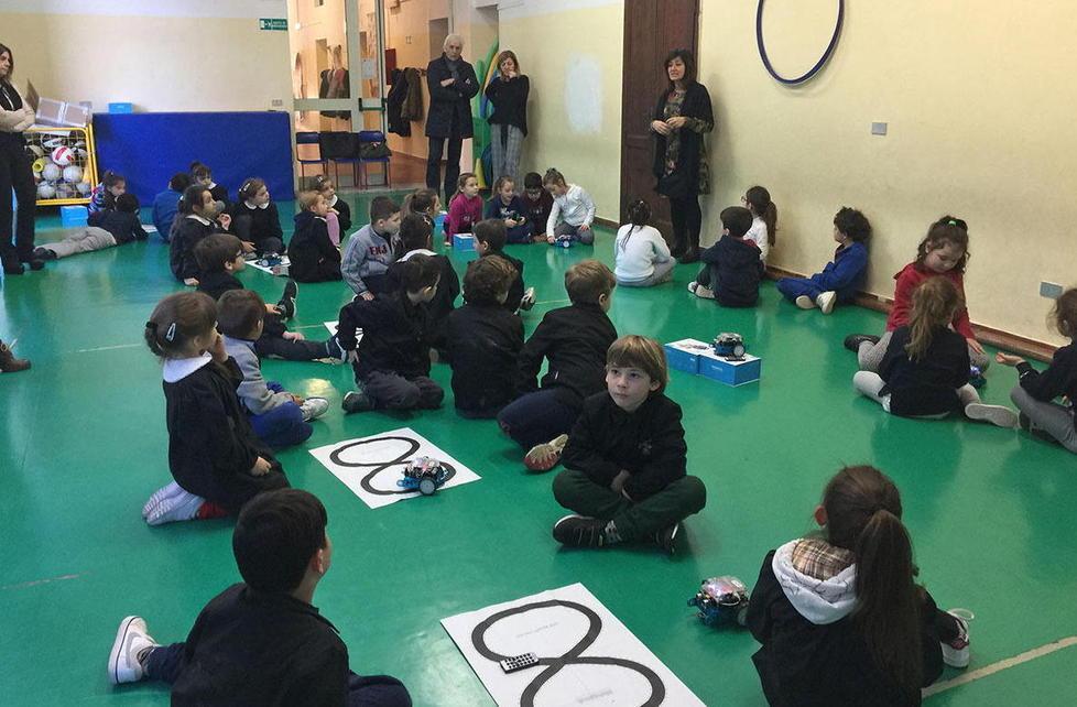 Prima lezione di robotica per i bimbi delle primarie